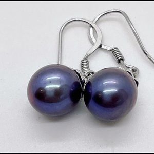 Black violet Tahitian drop freshwater cultured pearl earrings, 10mm.